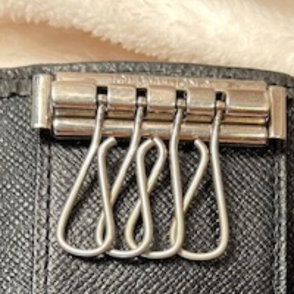 LOUIS VUITTON, EUC KEYCASE - Picture 6 of 7
